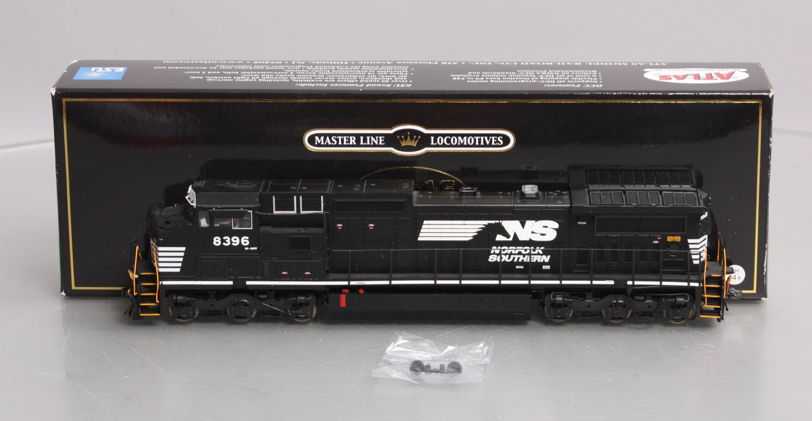 Atlas 10002305 HO NS DASH 8-40CW Diesel Locomotive with DCC & Sound #8396