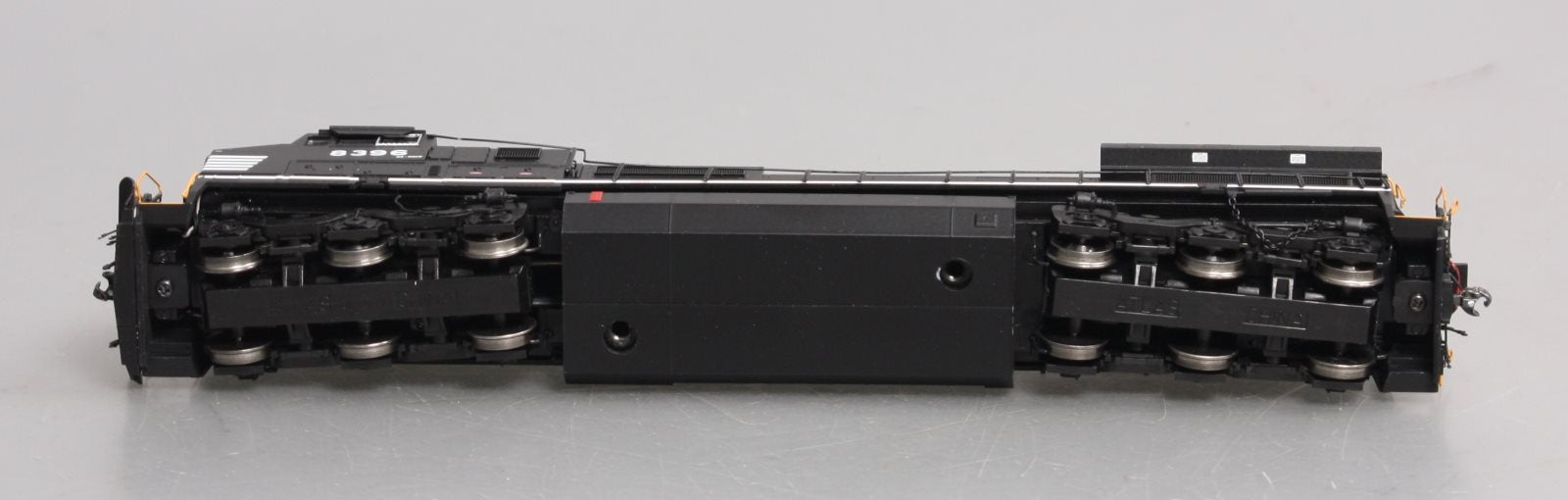 Atlas 10002305 HO NS DASH 8-40CW Diesel Locomotive with DCC & Sound #8396