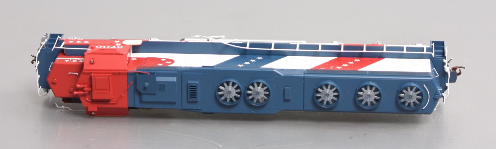 Athearn G67123 HO Scale Santa Fe Diesel Locomotive #5700