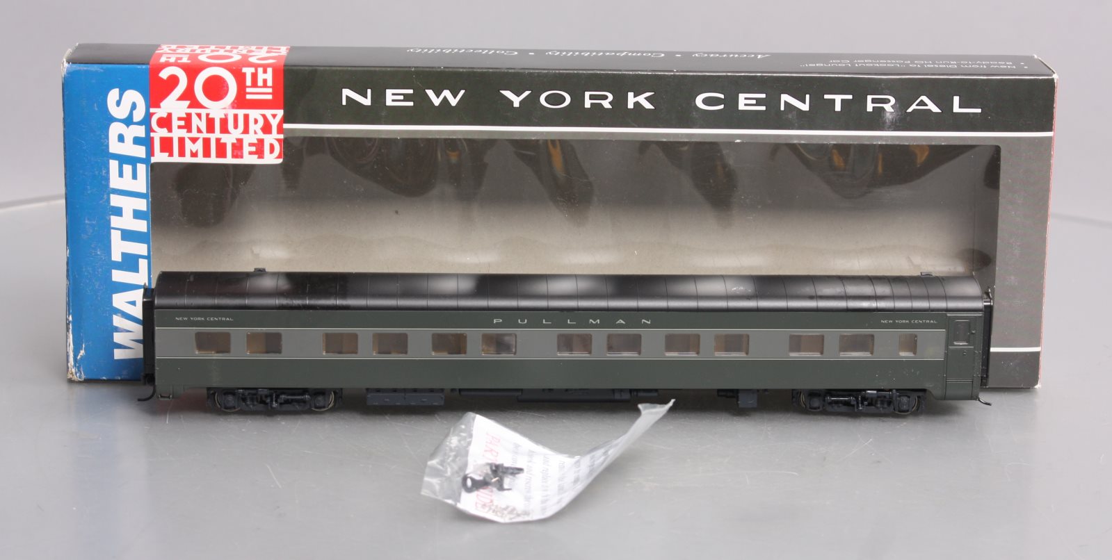 Walthers 932-9314 HO Scale NYC 20th Century Limited 12 DB Sleeper Passenger Car EX/Box
