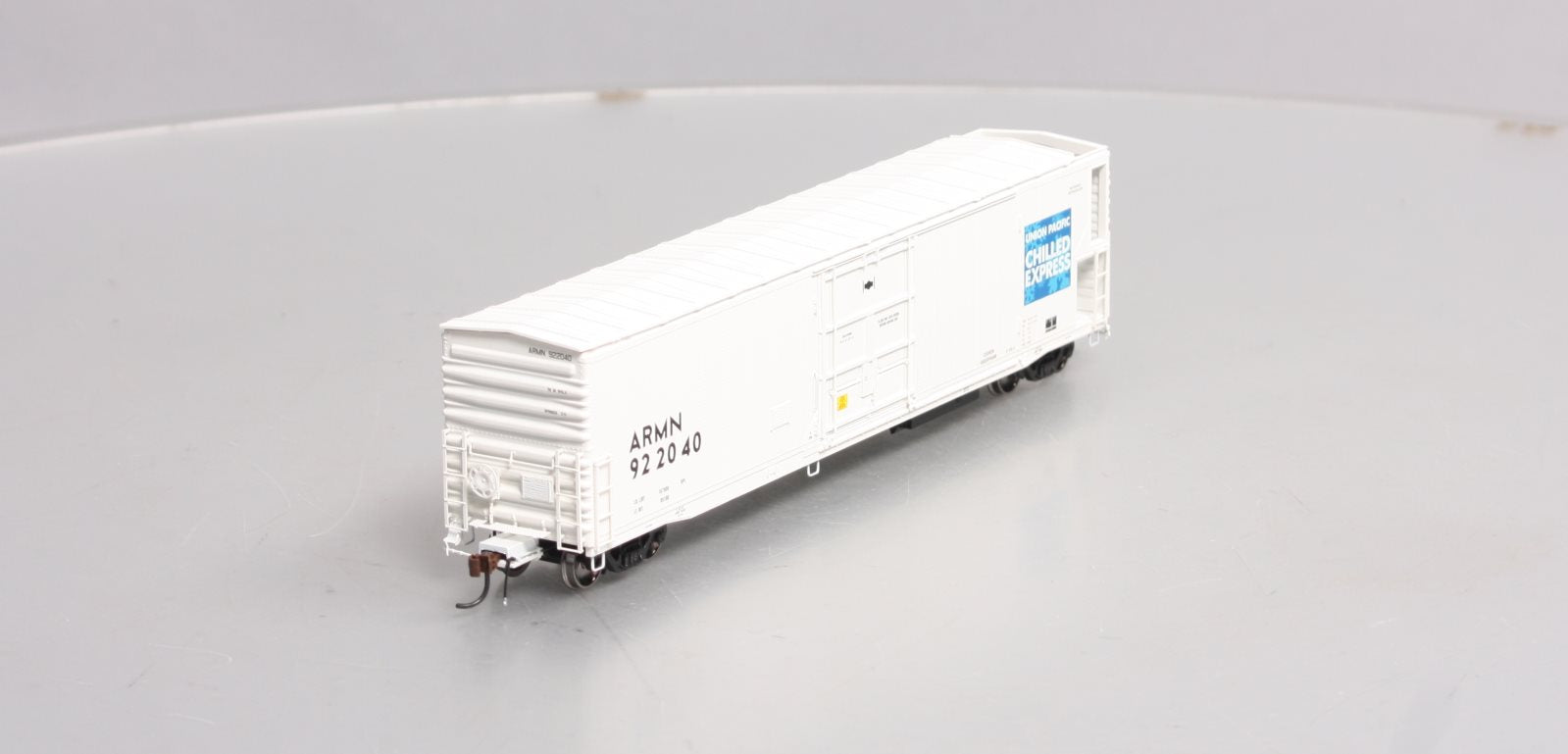 Athearn G63216 HO Scale Union Pacific/ARMN 57' Mechanical Reefer Car #922040