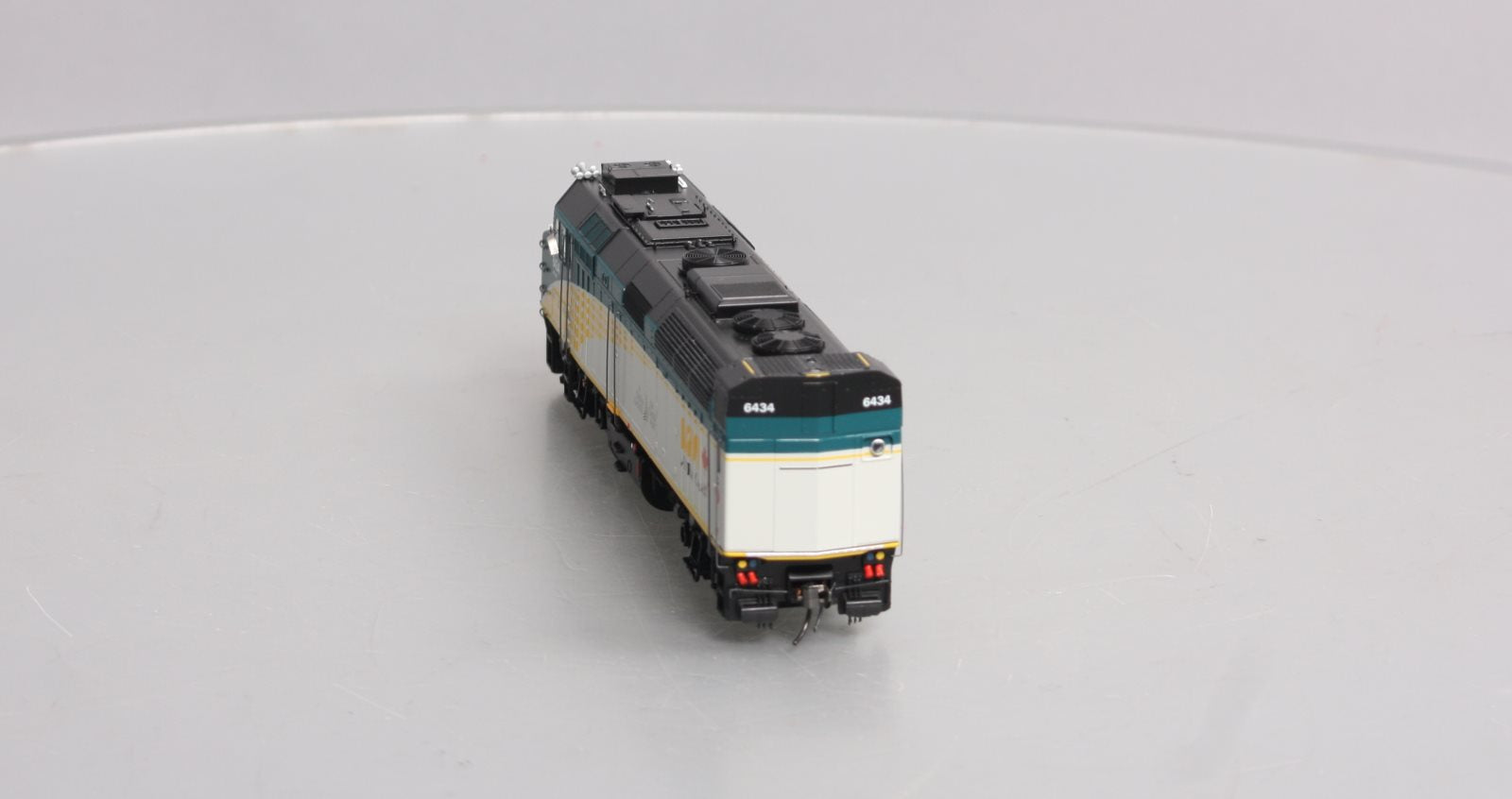 Rapido Trains 82517 HO VIA Rail Canada EMD Rebuilt F40PH-2D Diesel Loco #6434