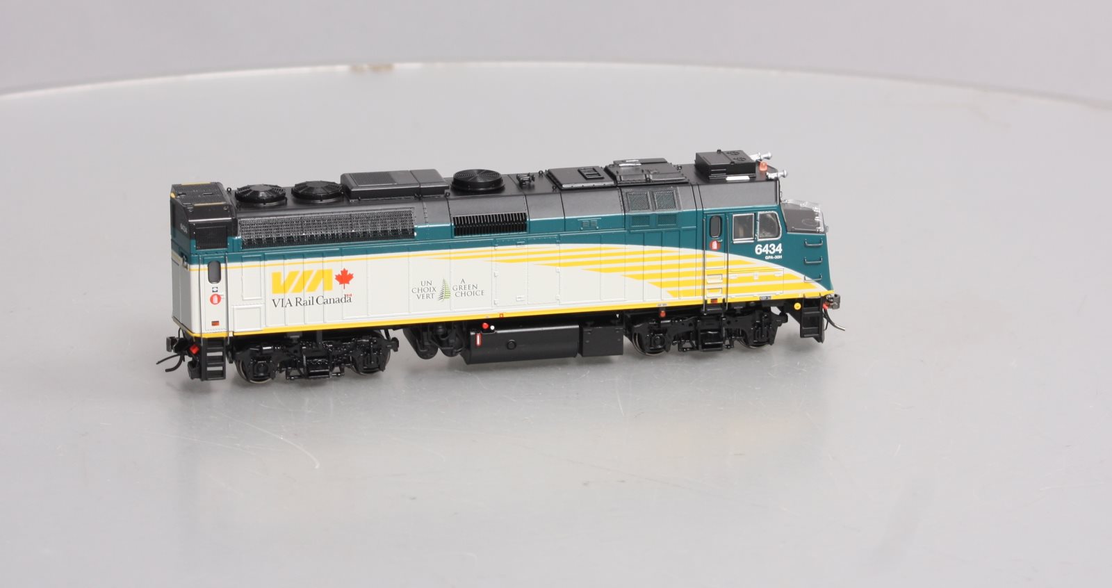 Rapido Trains 82517 HO VIA Rail Canada EMD Rebuilt F40PH-2D Diesel Loco #6434