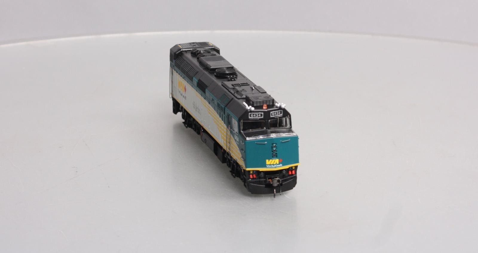 Rapido Trains 82517 HO VIA Rail Canada EMD Rebuilt F40PH-2D Diesel Loco #6434