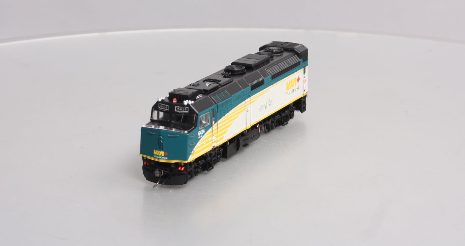 Rapido Trains 82517 HO VIA Rail Canada EMD Rebuilt F40PH-2D Diesel Loco #6434