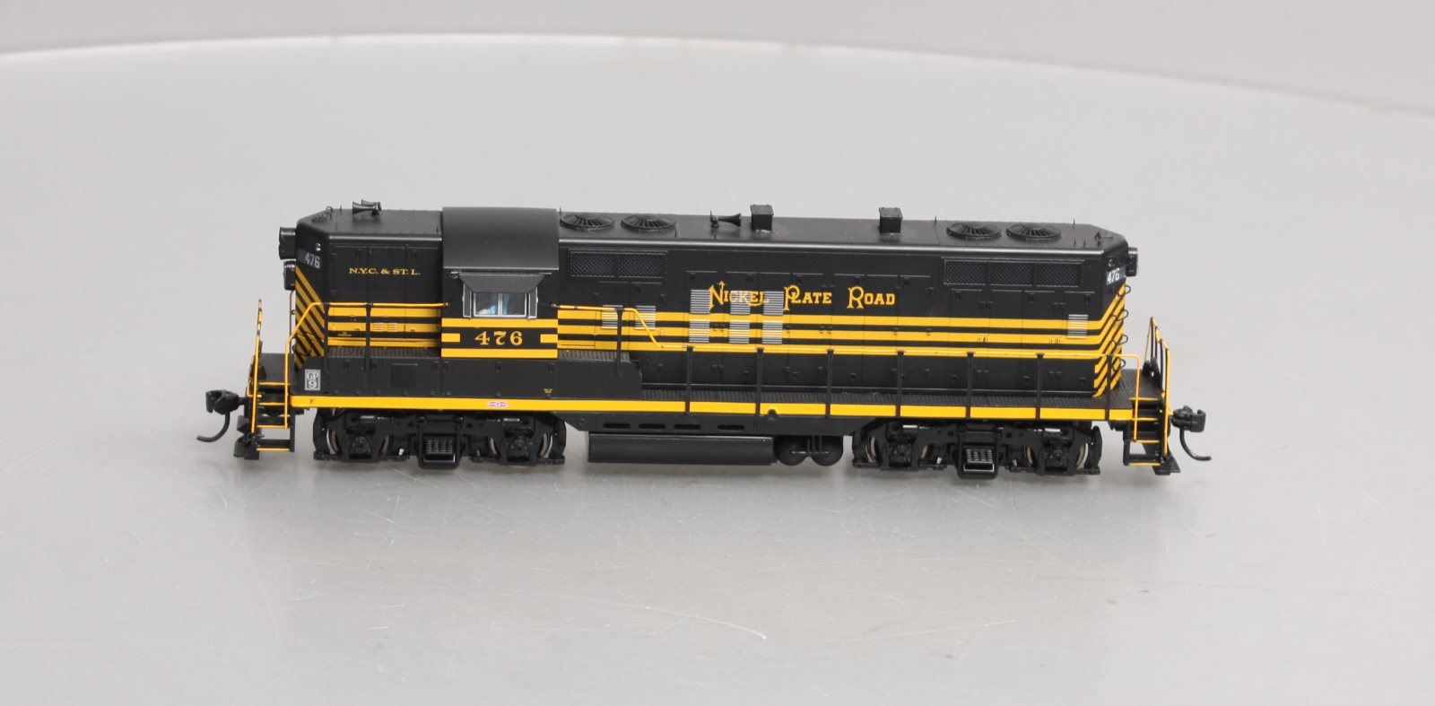 Walthers 920-42718 HO NKP EMD GP9 Phase II Diesel Locomotive Sound & DCC #476