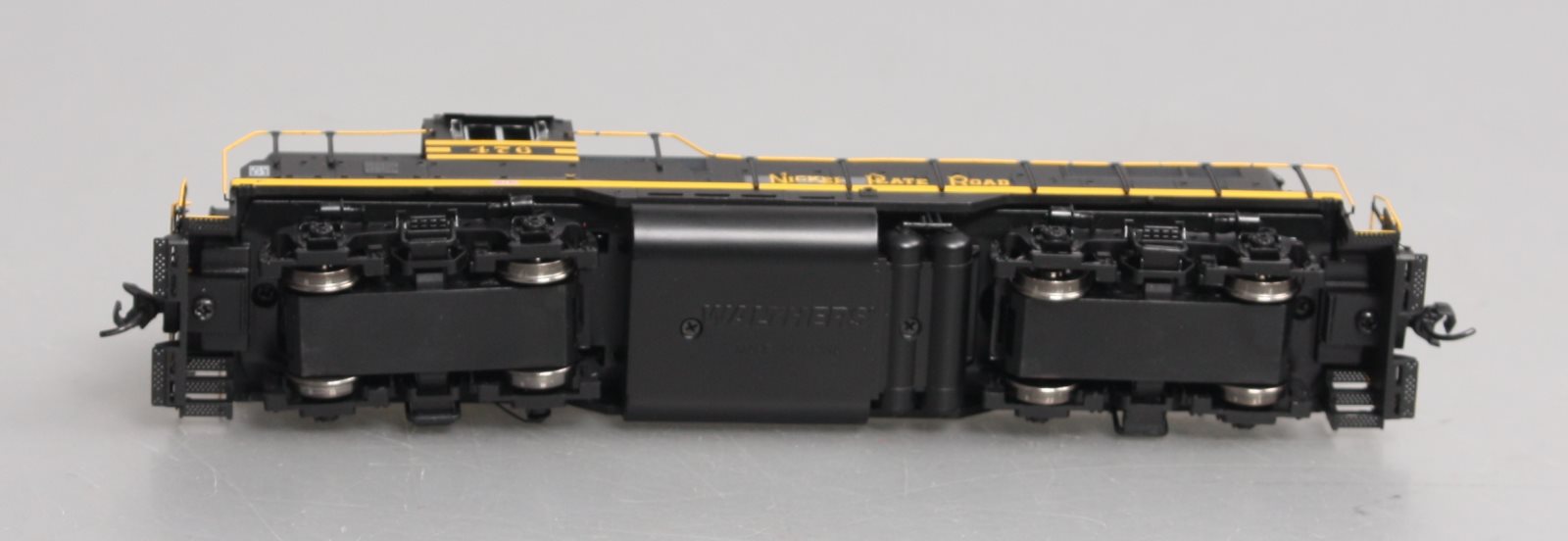 Walthers 920-42718 HO NKP EMD GP9 Phase II Diesel Locomotive Sound & DCC #476
