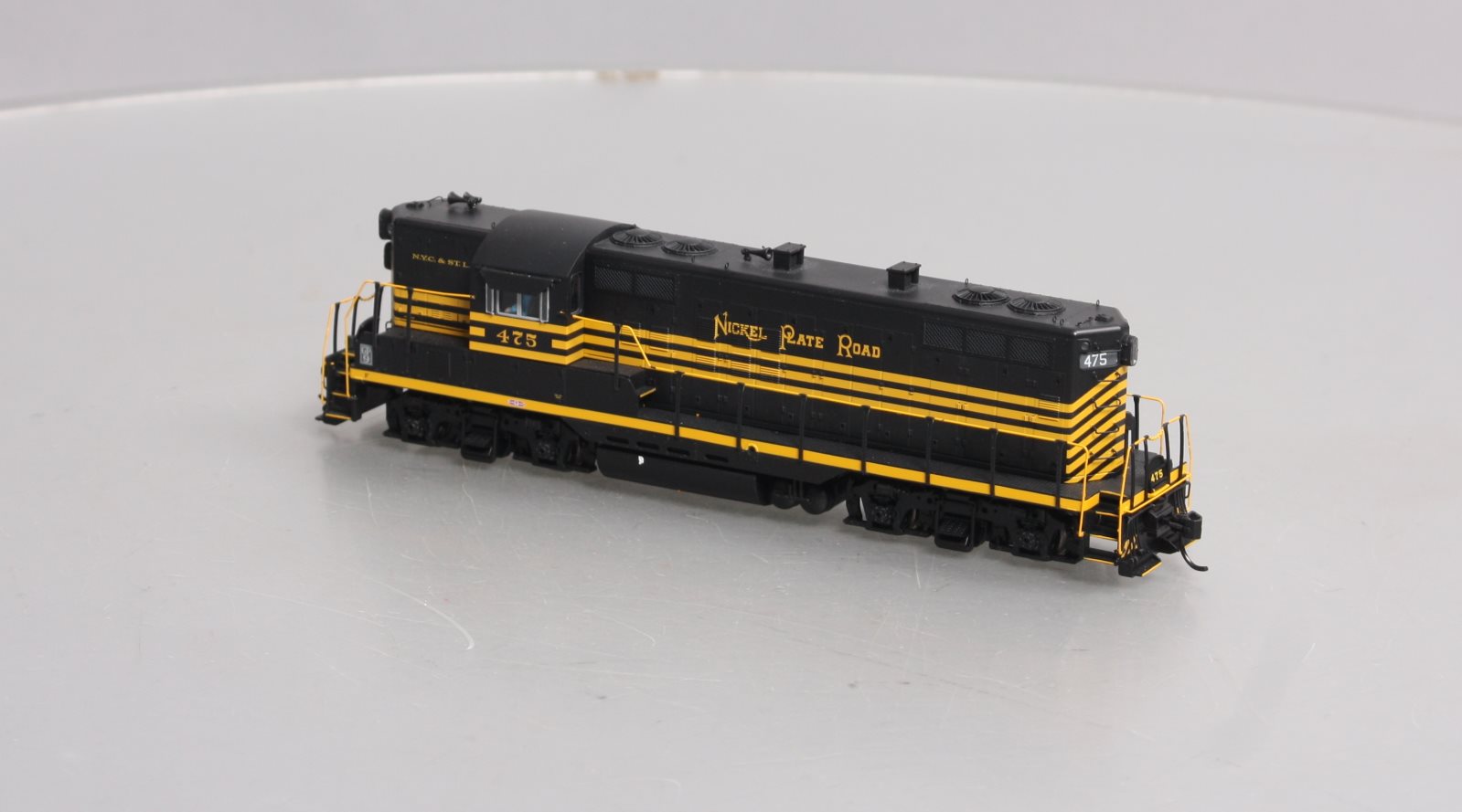 Walthers 920-49718 HO NKP EMD GP9 Ph. II High Short Hood Diesel Locomotive #475