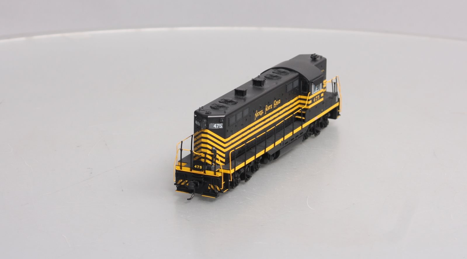 Walthers 920-49718 HO NKP EMD GP9 Ph. II High Short Hood Diesel Locomotive #475