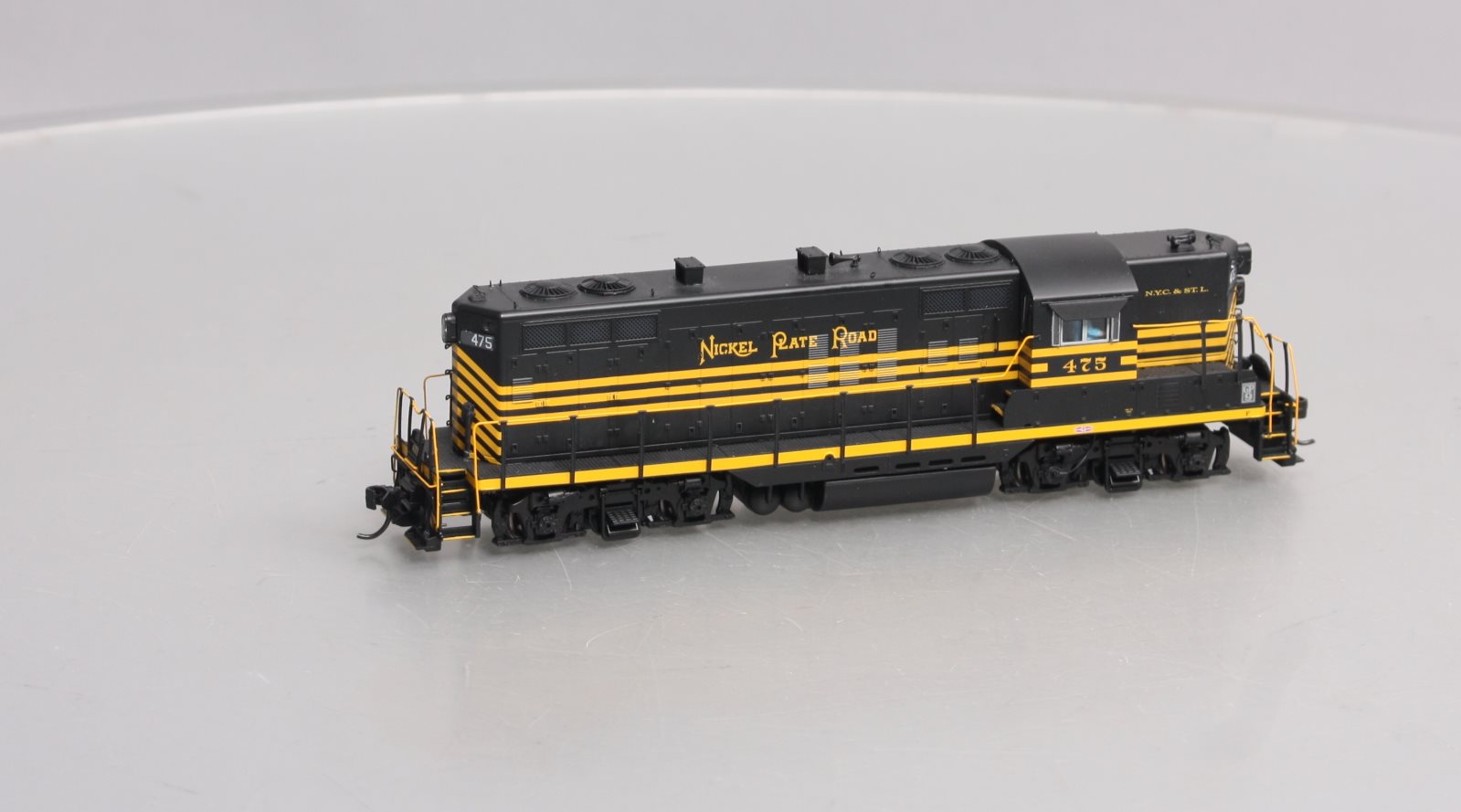 Walthers 920-49718 HO NKP EMD GP9 Ph. II High Short Hood Diesel Locomotive #475