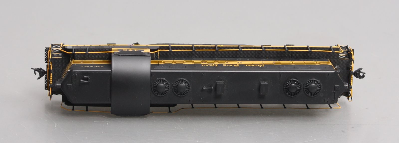 Walthers 920-49718 HO NKP EMD GP9 Ph. II High Short Hood Diesel Locomotive #475