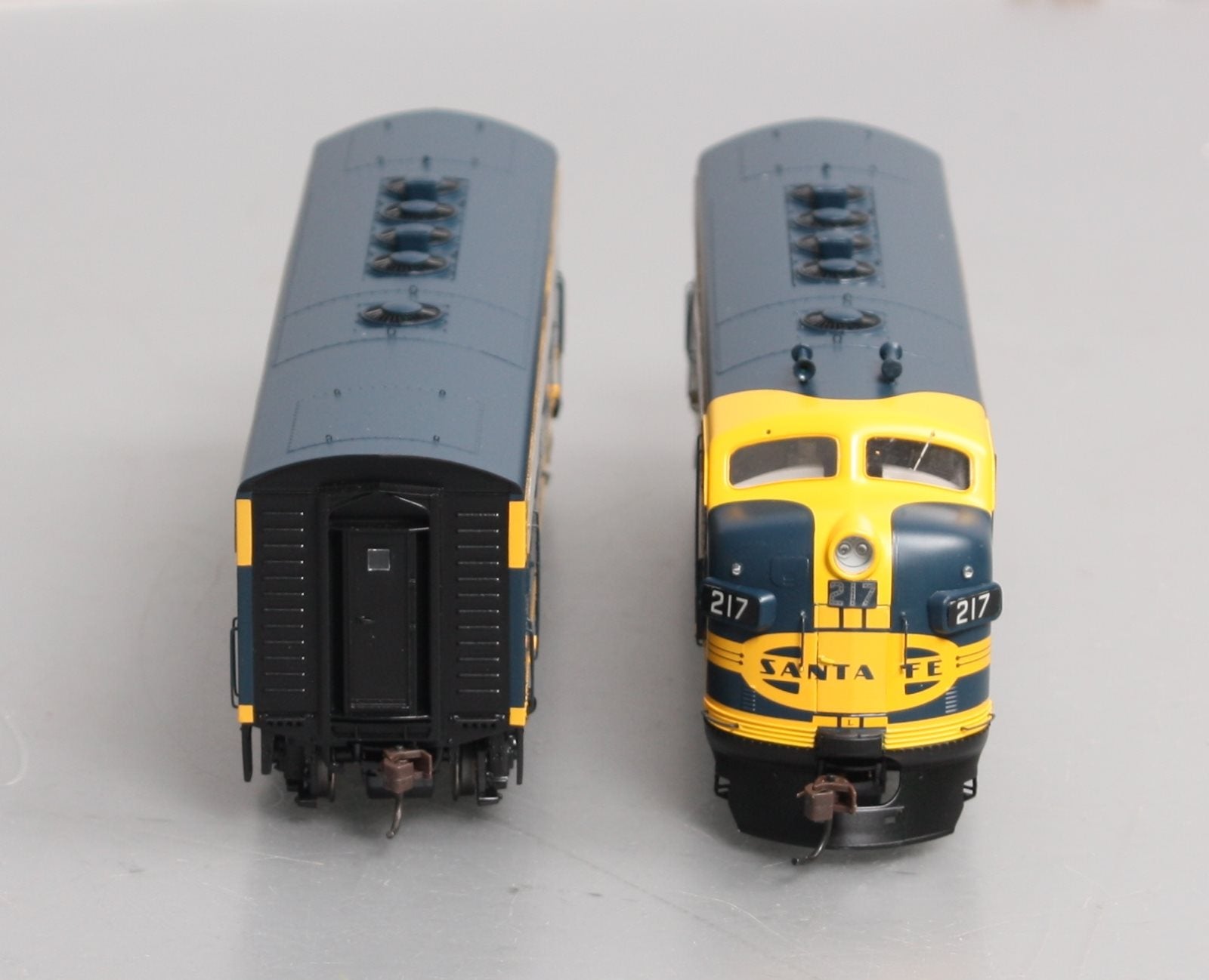 Athearn G1524 HO Scale ATSF F-7A/B Freight Diesel Locomotive Set LN/Box