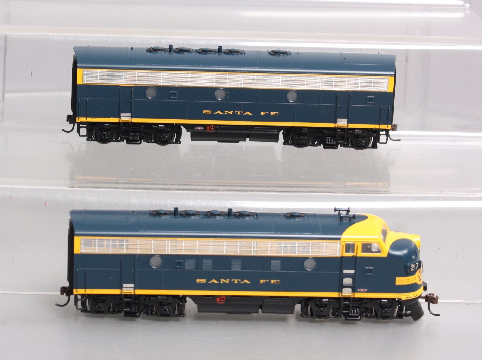 Athearn G1524 HO Scale ATSF F-7A/B Freight Diesel Locomotive Set LN/Box