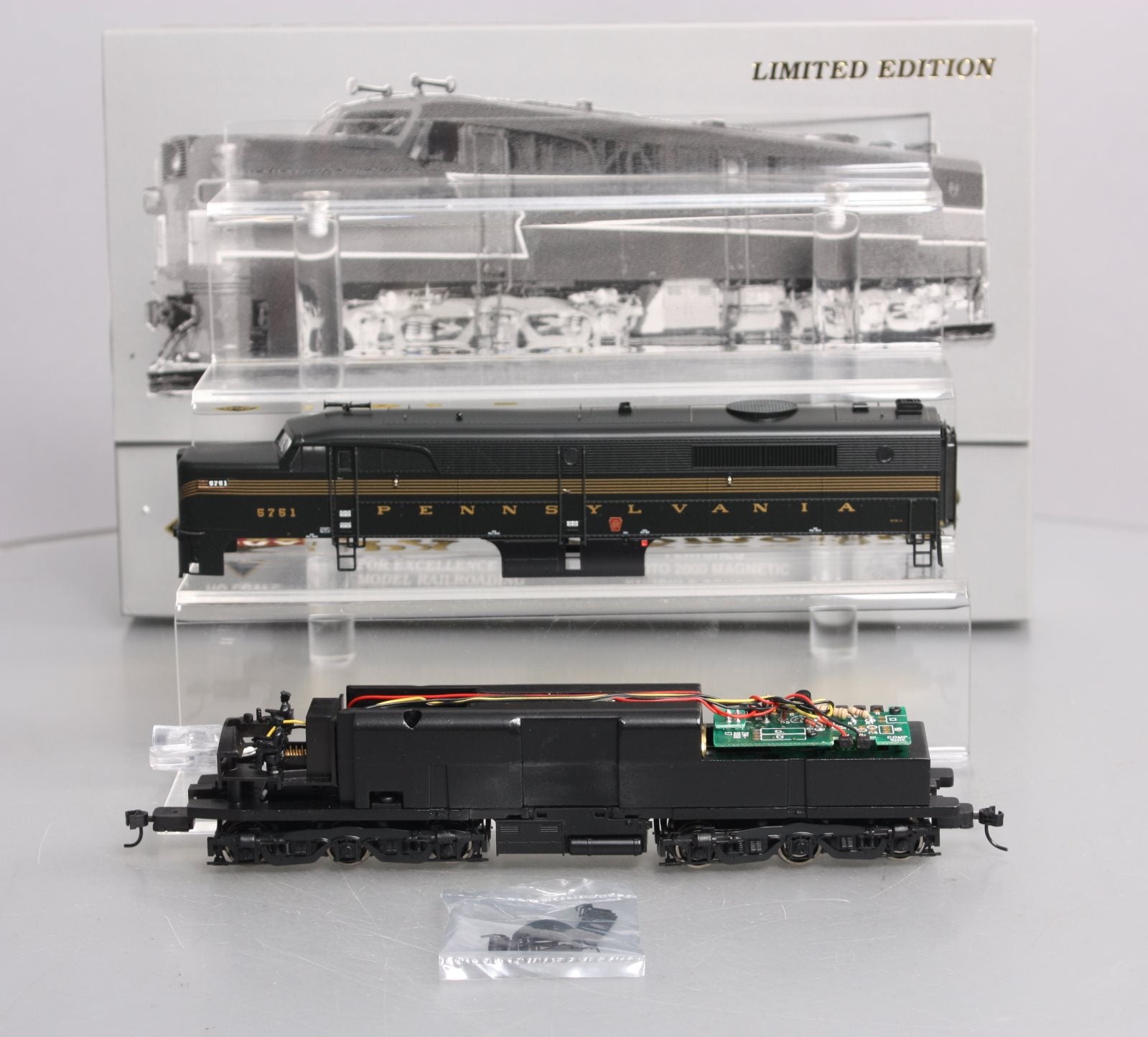 Proto 2000 30499 HO Scale Pennsylvania Railroad PB Powered Diesel Loco #5751 LN/Box