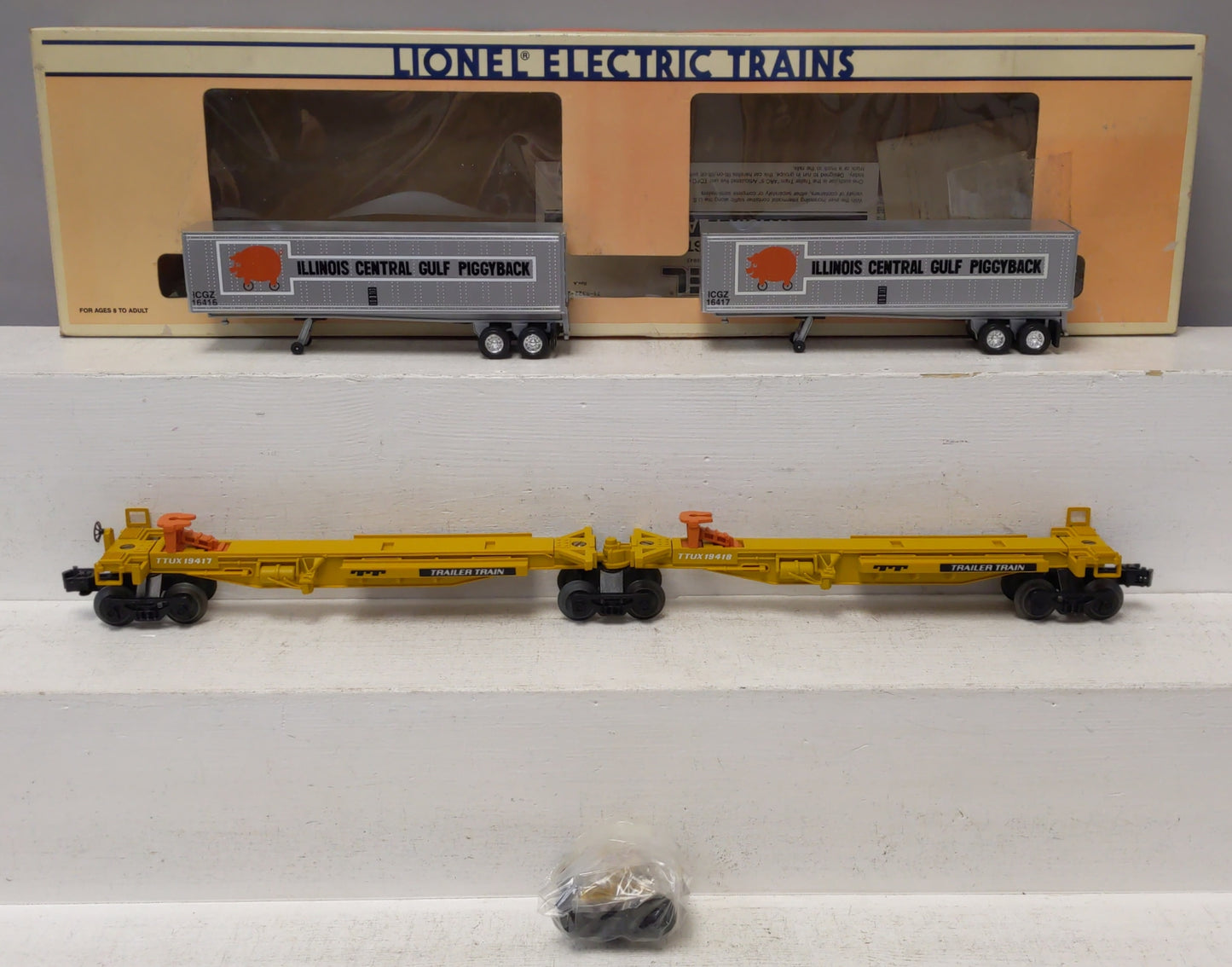 Lionel 6-19416 O Gauge Illinois Central TTUX Flatcar w/ Trailers LN/Box