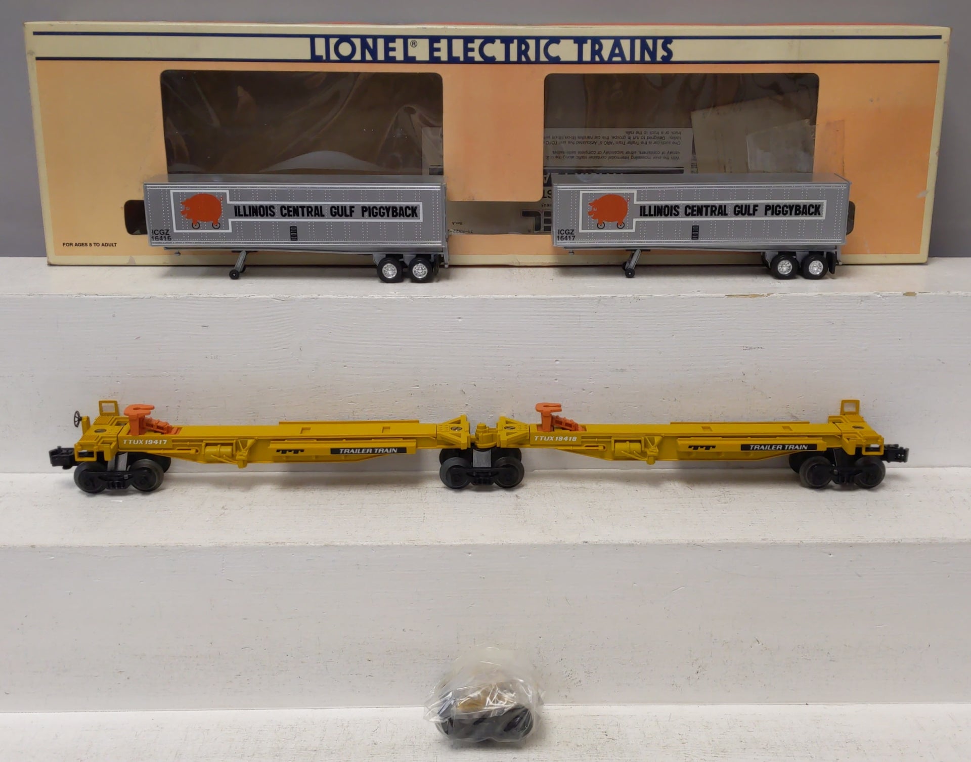 Lionel 6-19416 O Gauge Illinois Central TTUX Flatcar w/ Trailers LN/Box