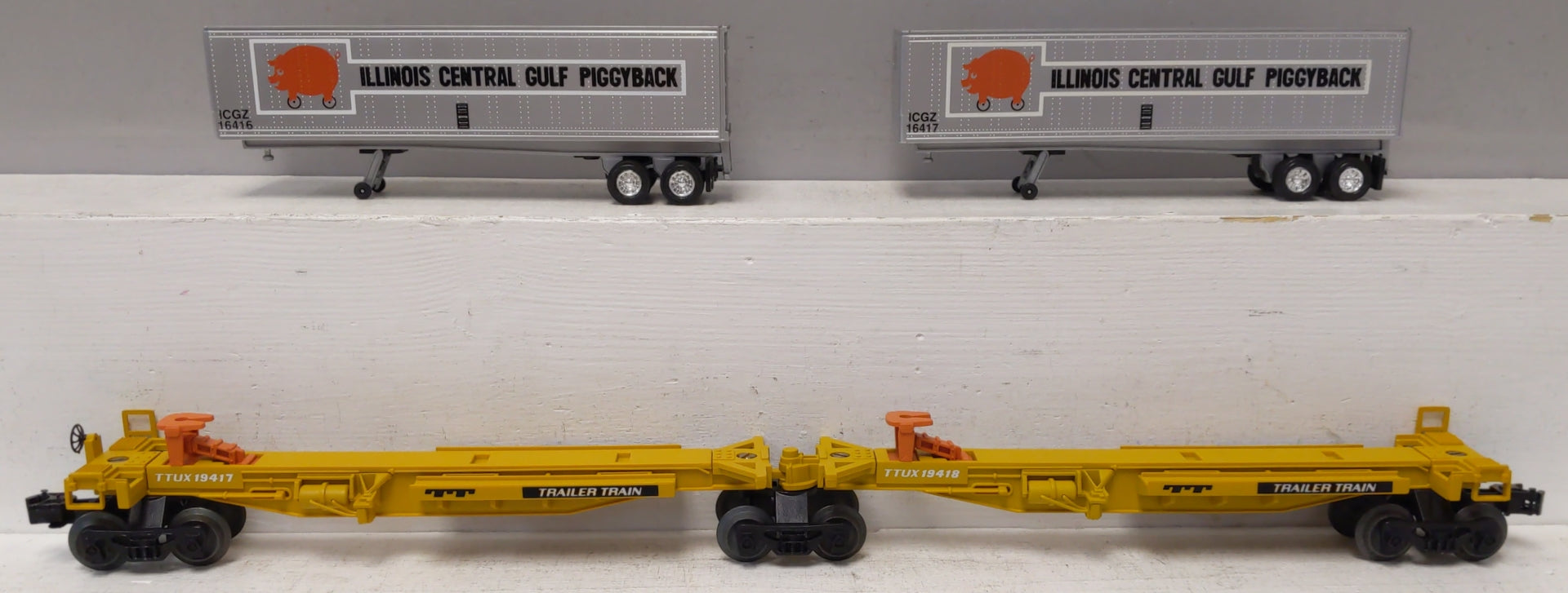 Lionel 6-19416 O Gauge Illinois Central TTUX Flatcar w/ Trailers LN/Box