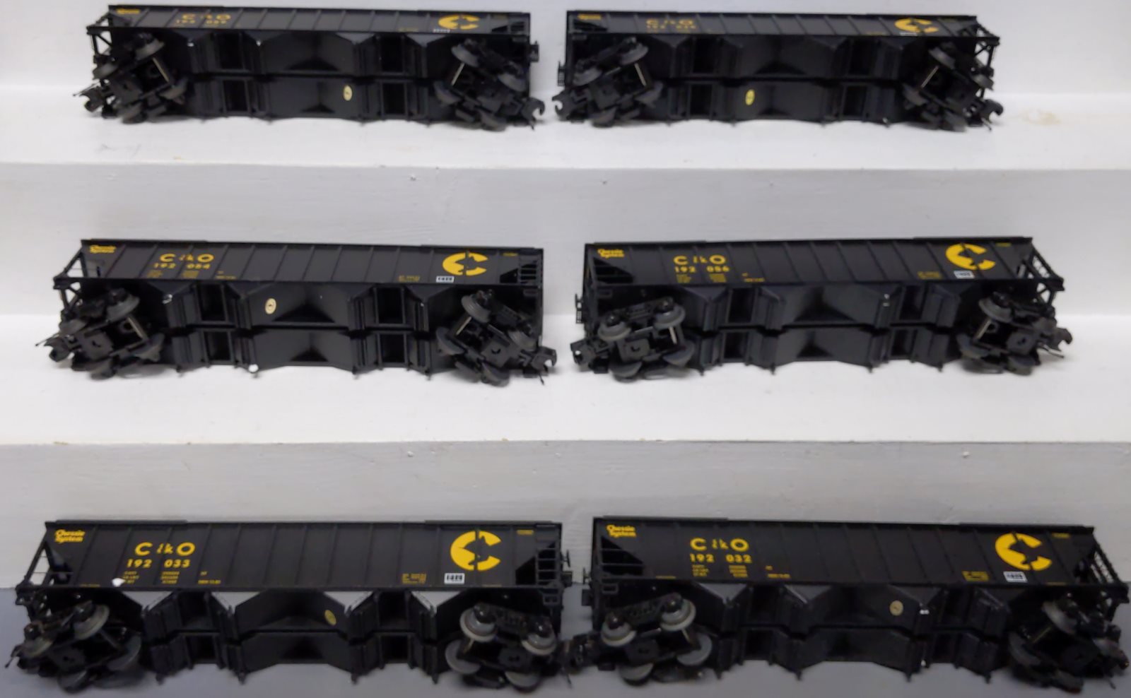 MTH 20-92060 O Chessie 4-Bay Hopper (6)