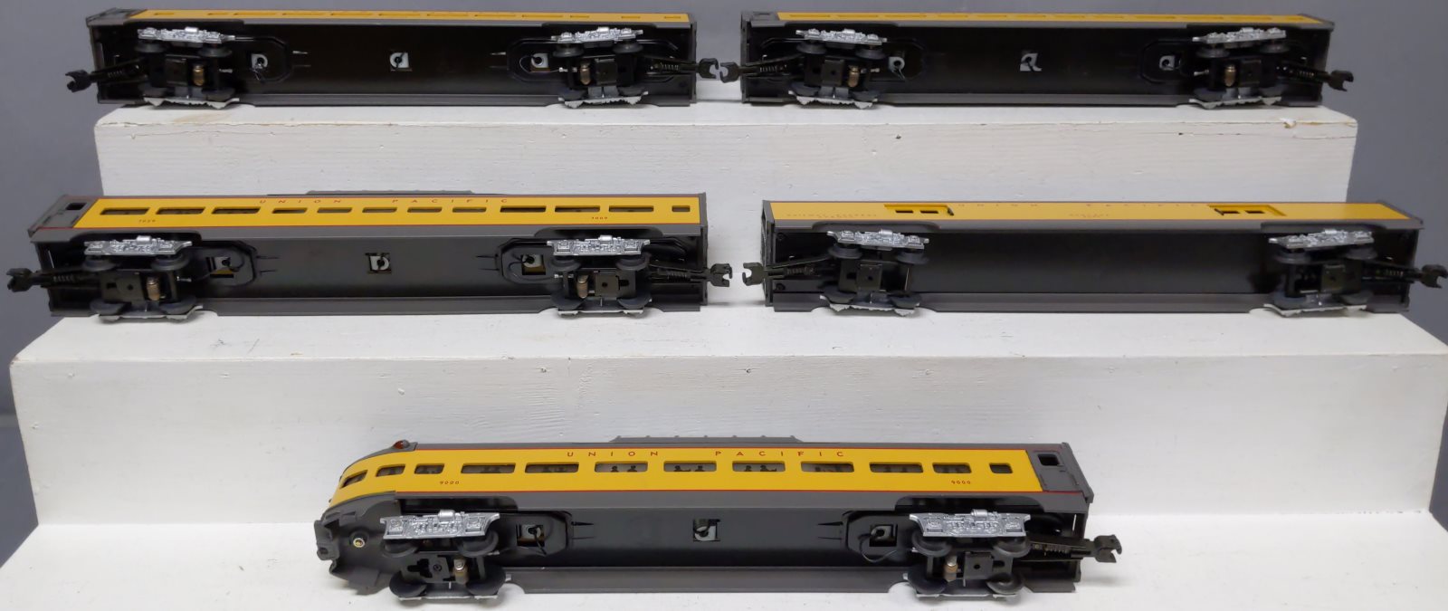 MTH 20-6510 O Gauge Union Pacific Premier 70' Aluminum Passenger 5