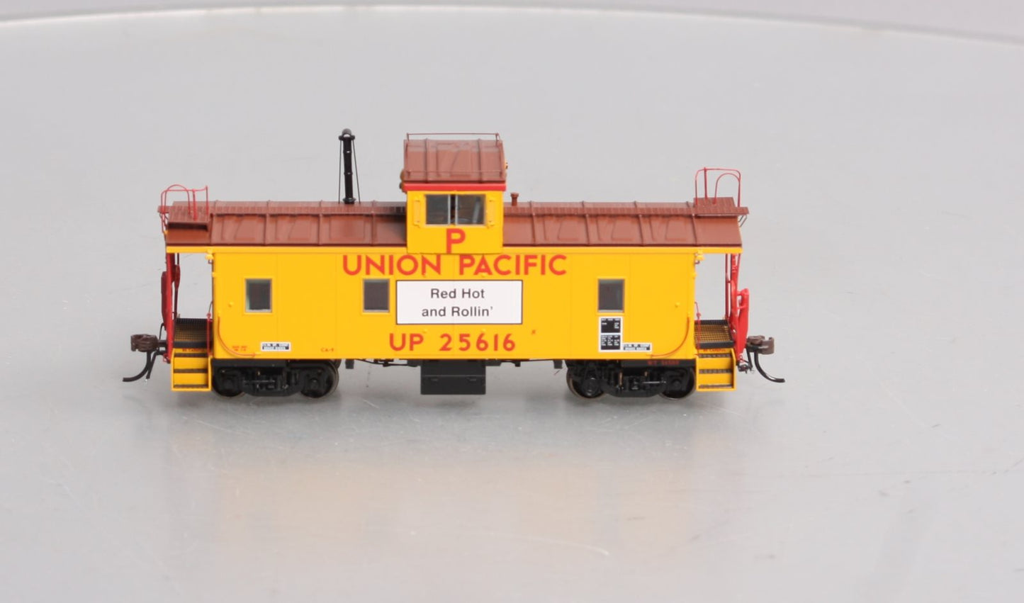 Athearn G78555 HO Union Pacific CA-9 ICC Caboose with Lights #25616