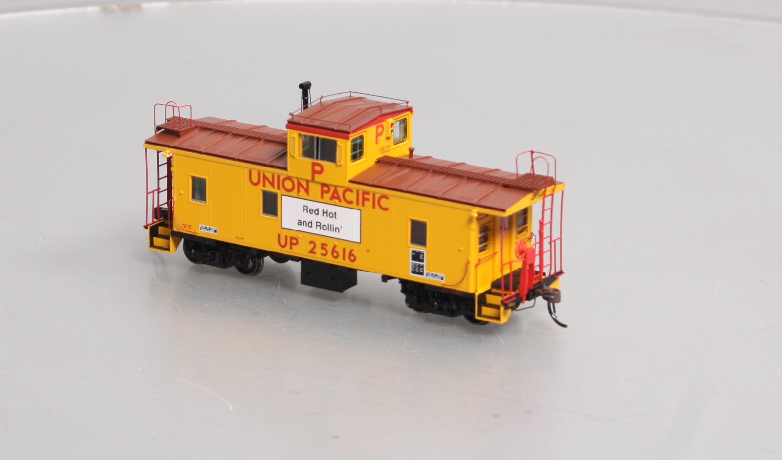 Athearn G78555 HO Union Pacific CA-9 ICC Caboose with Lights #25616