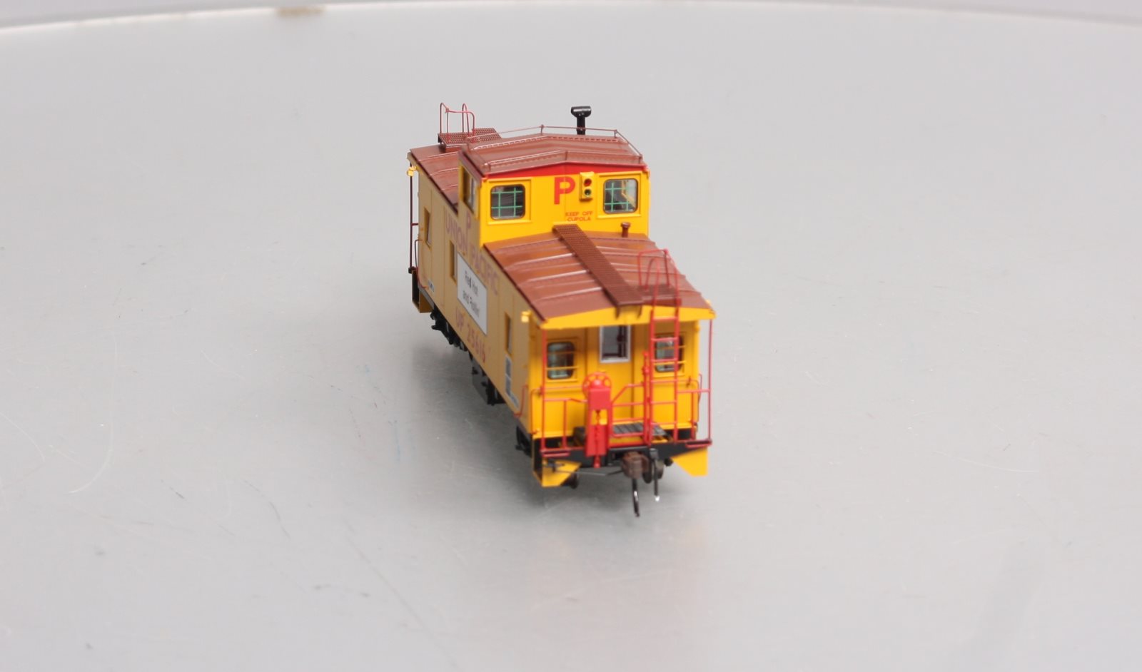Athearn G78555 HO Union Pacific CA-9 ICC Caboose with Lights #25616