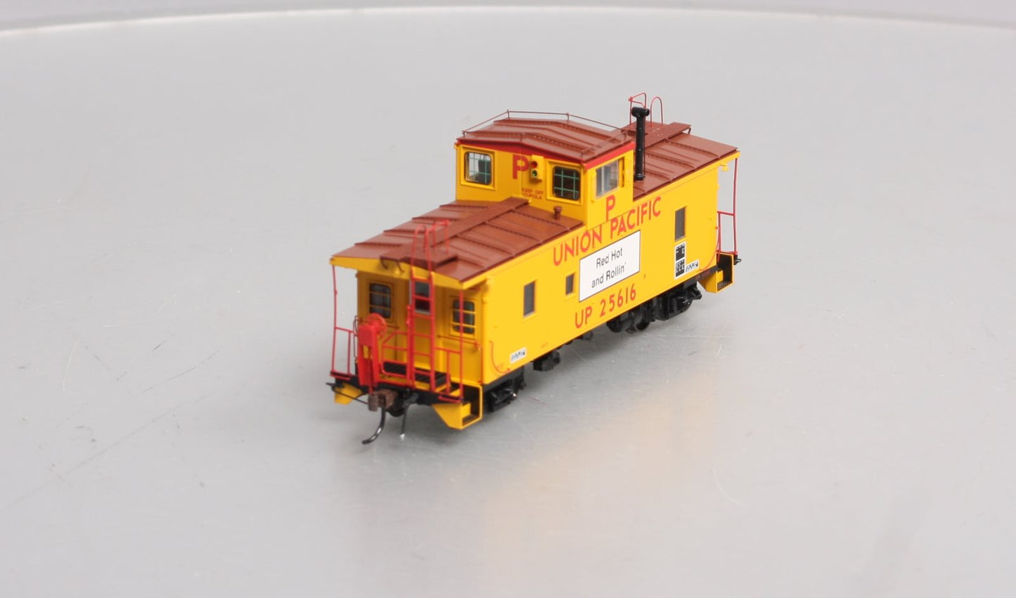 Athearn G78555 HO Union Pacific CA-9 ICC Caboose with Lights #25616
