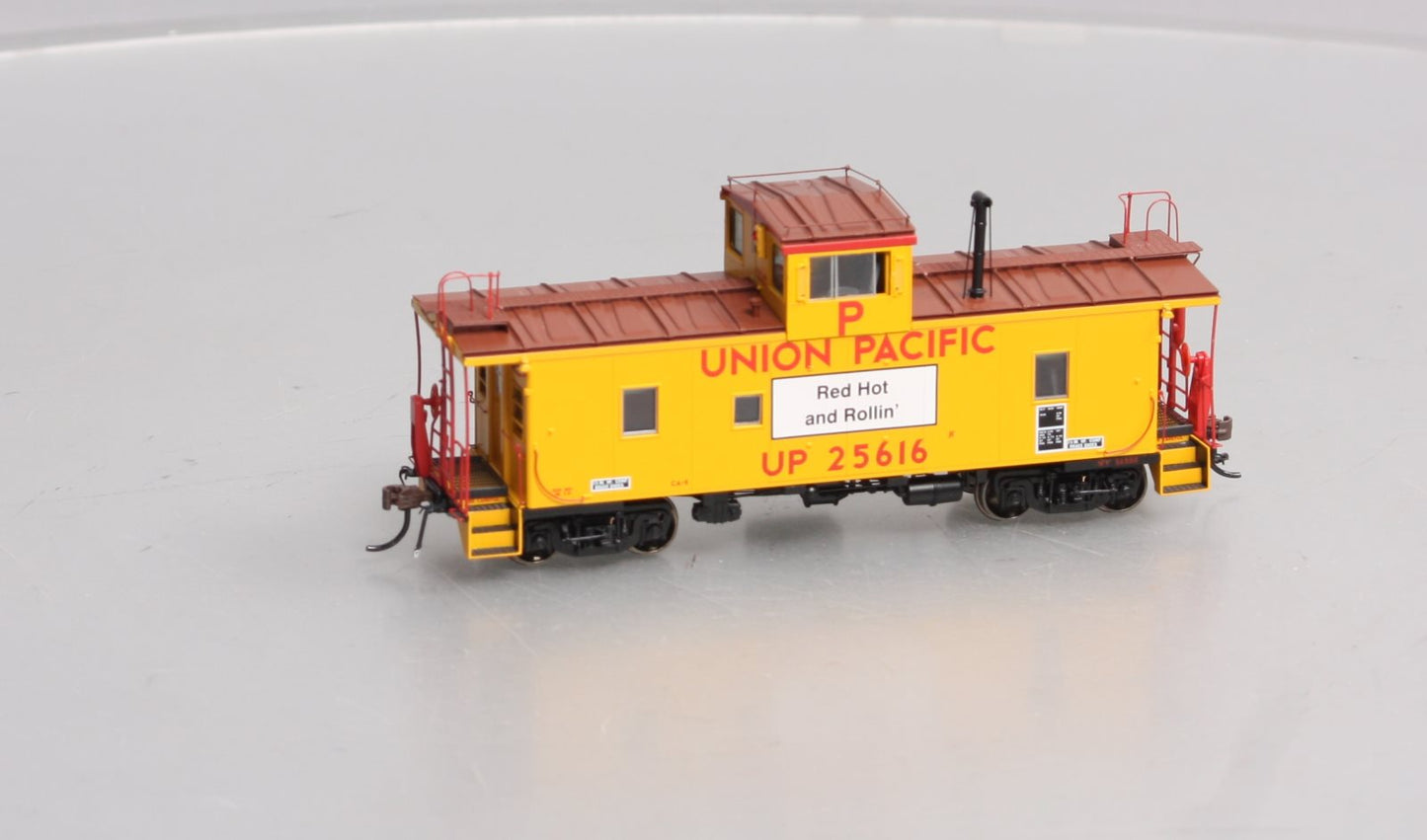 Athearn G78555 HO Union Pacific CA-9 ICC Caboose with Lights #25616