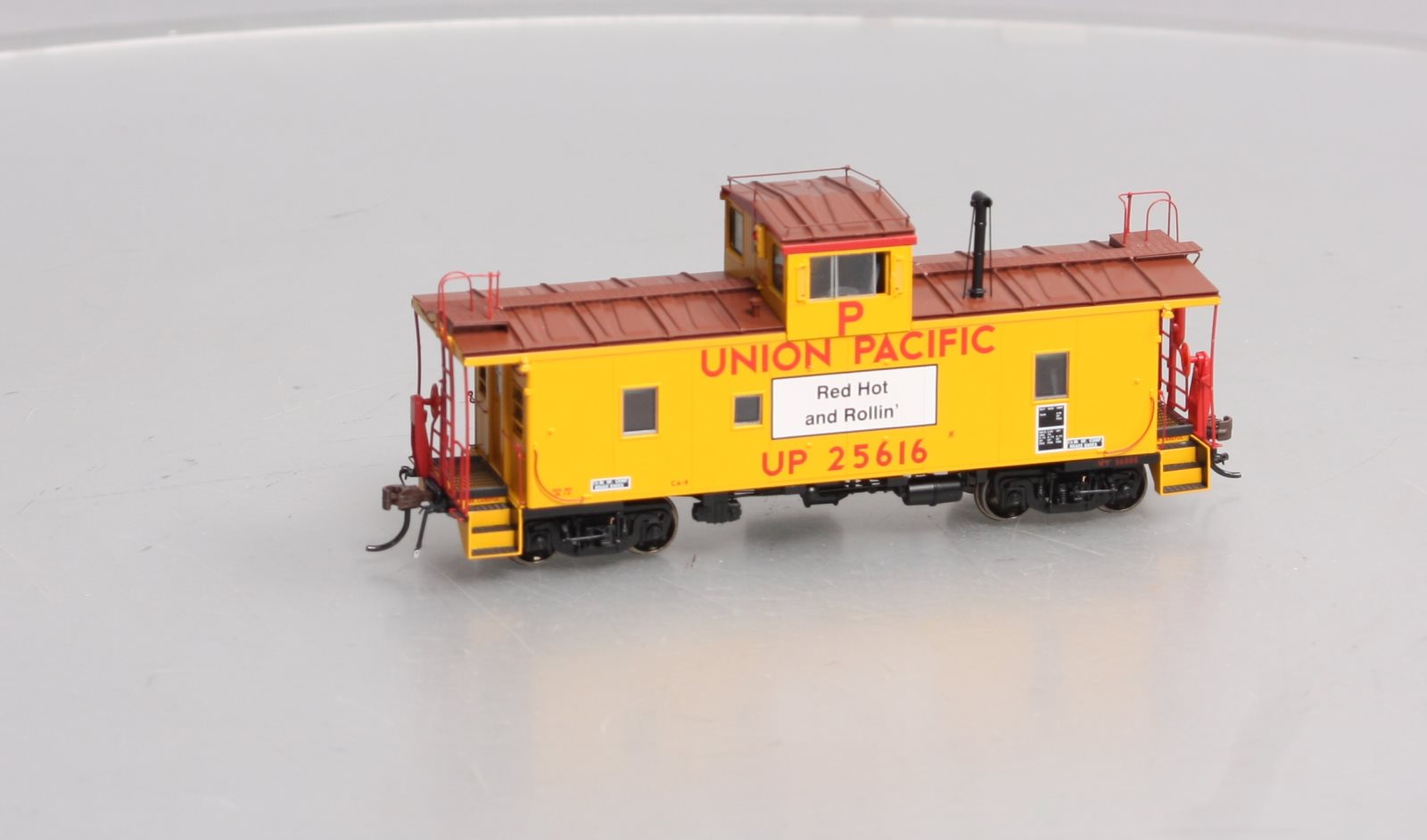 Athearn G78555 HO Union Pacific CA-9 ICC Caboose with Lights #25616
