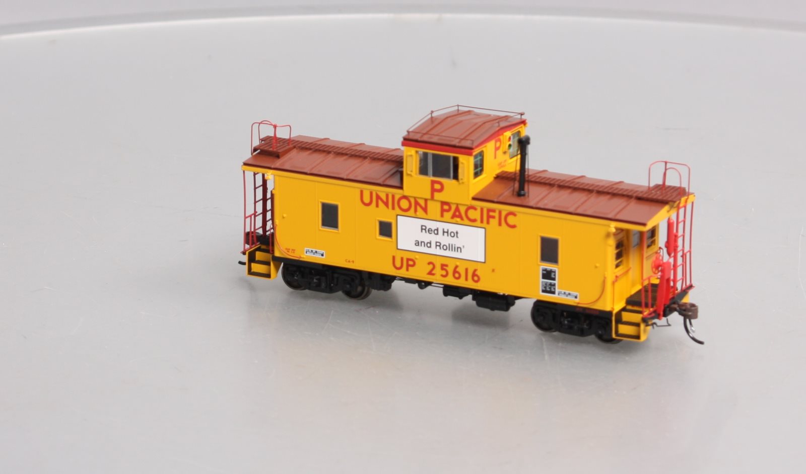 Athearn G78555 HO Union Pacific CA-9 ICC Caboose with Lights #25616