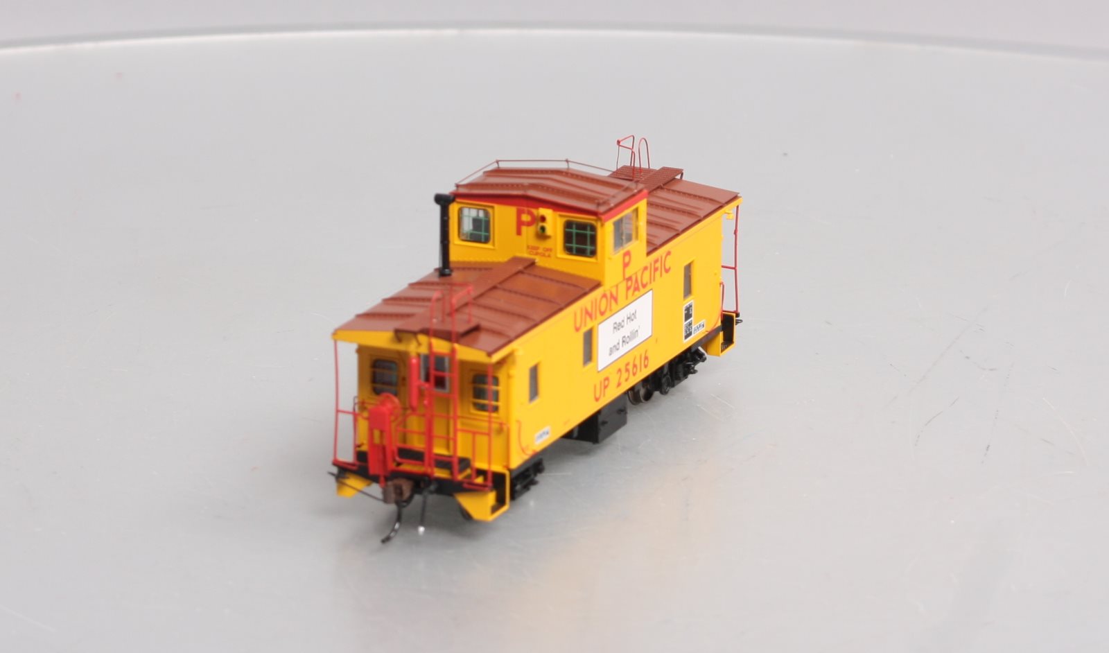 Athearn G78555 HO Union Pacific CA-9 ICC Caboose with Lights #25616