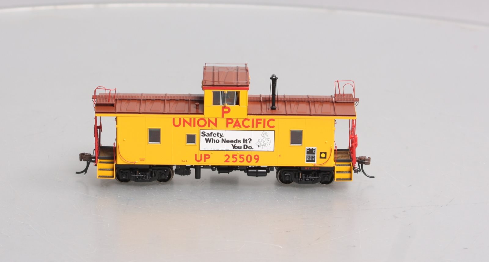 Athearn G78557 HO Union Pacific CA-8 Late Caboose with Lights #25509