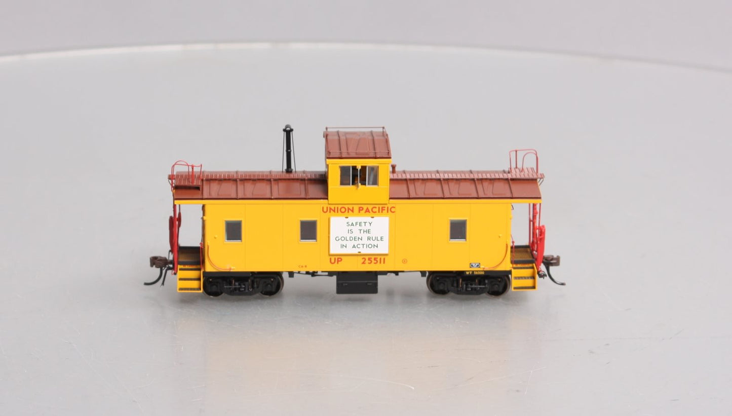 Athearn G78562 HO Union Pacific CA-8 Early Caboose with Lights #25511