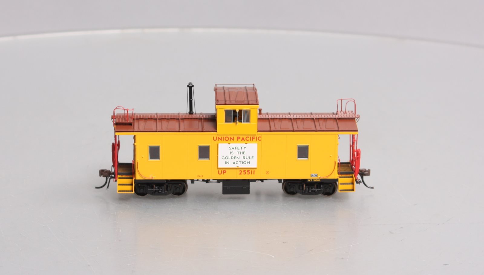 Athearn G78562 HO Union Pacific CA-8 Early Caboose with Lights #25511