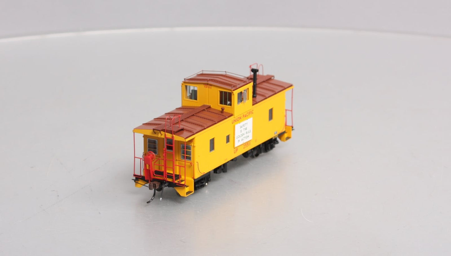 Athearn G78562 HO Union Pacific CA-8 Early Caboose with Lights #25511