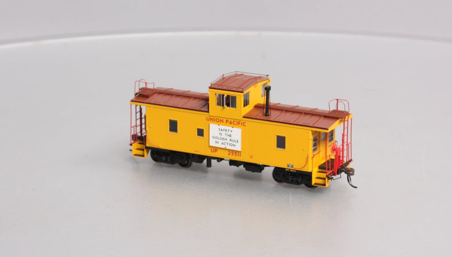 Athearn G78562 HO Union Pacific CA-8 Early Caboose with Lights #25511