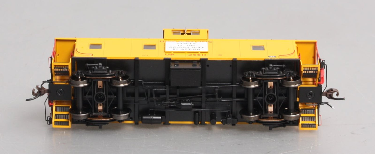 Athearn G78562 HO Union Pacific CA-8 Early Caboose with Lights #25511