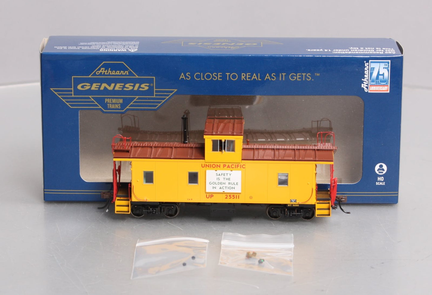 Athearn G78562 HO Union Pacific CA-8 Early Caboose with Lights #25511