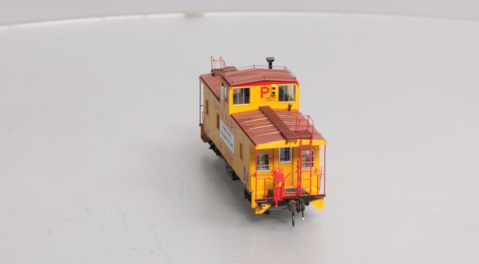 Athearn G78559 HO Union Pacific CA-8 Late Caboose with Lights #25527