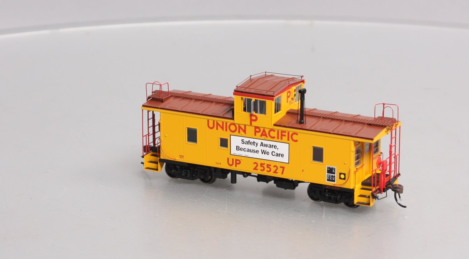 Athearn G78559 HO Union Pacific CA-8 Late Caboose with Lights #25527