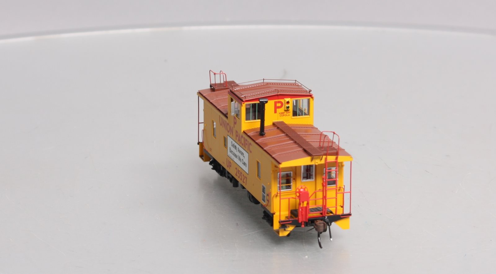 Athearn G78559 HO Union Pacific CA-8 Late Caboose with Lights #25527