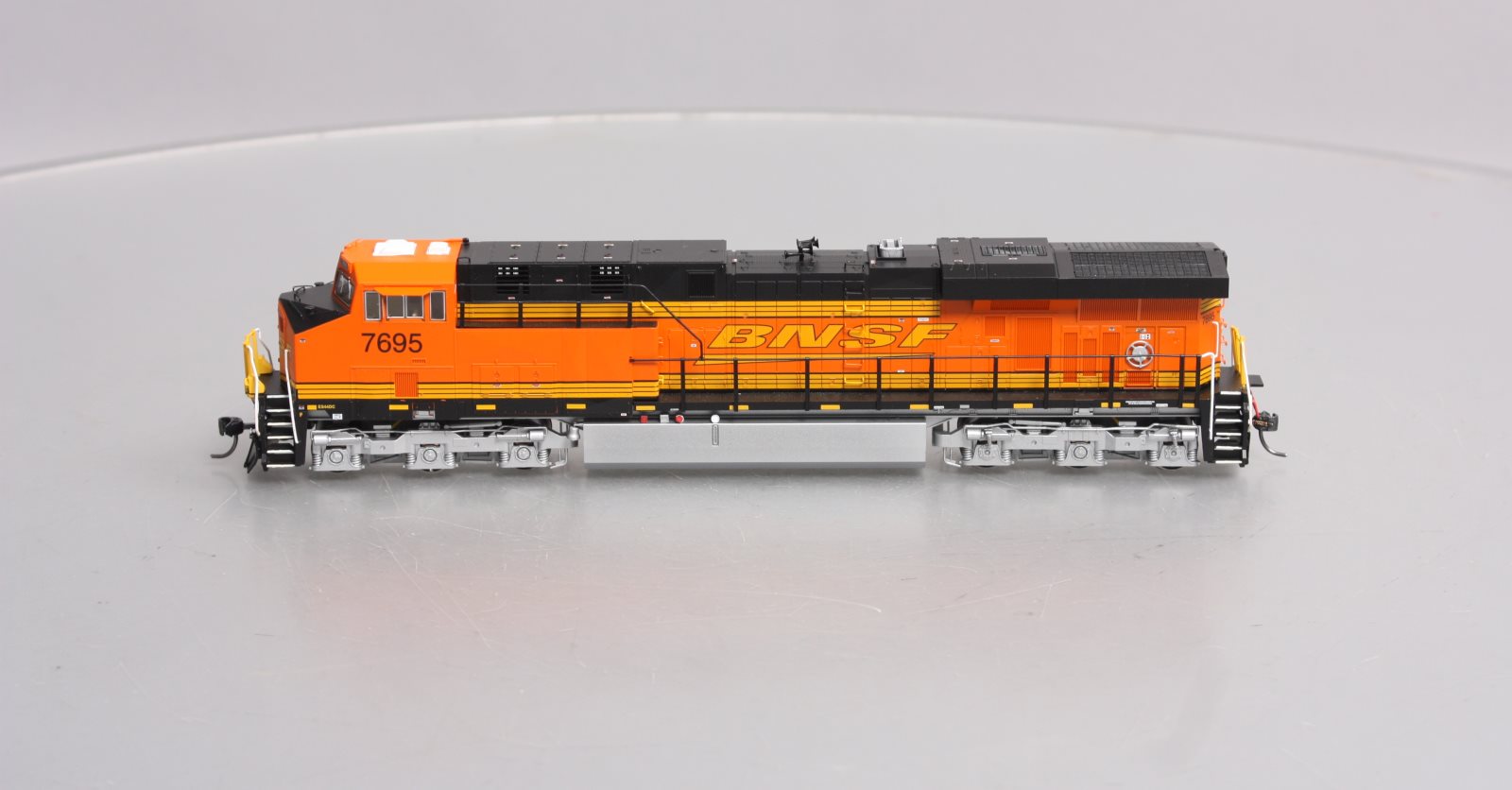 InterMountain 49726 HO BNSF ES44DC Diesel Locomotive #7695