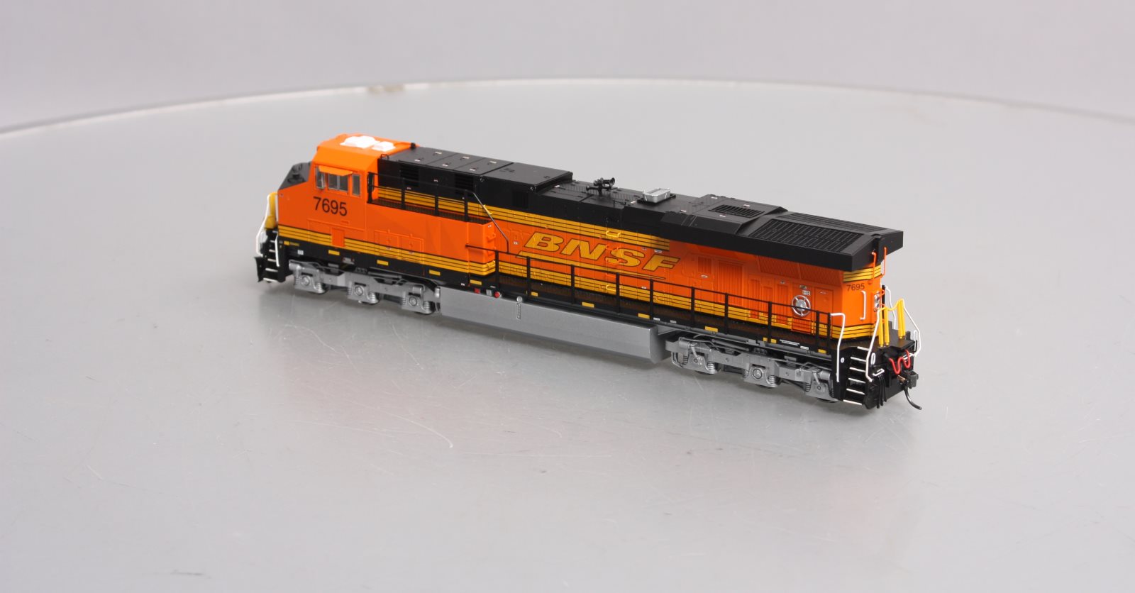 InterMountain 49726 HO BNSF ES44DC Diesel Locomotive #7695