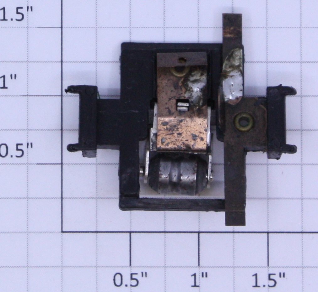 Lionel 9050-150 O Gauge Lamp Socket Collector Pickup Roller Assembly