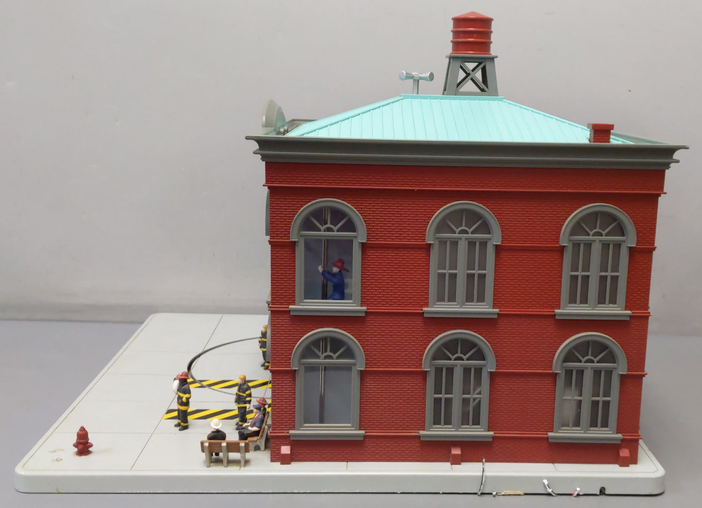 MTH 30-9102 O Gauge Operating Firehouse VG/Box