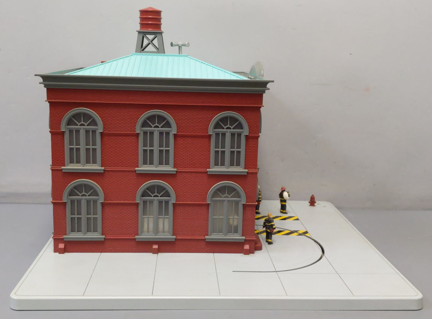 MTH 30-9102 O Gauge Operating Firehouse VG/Box