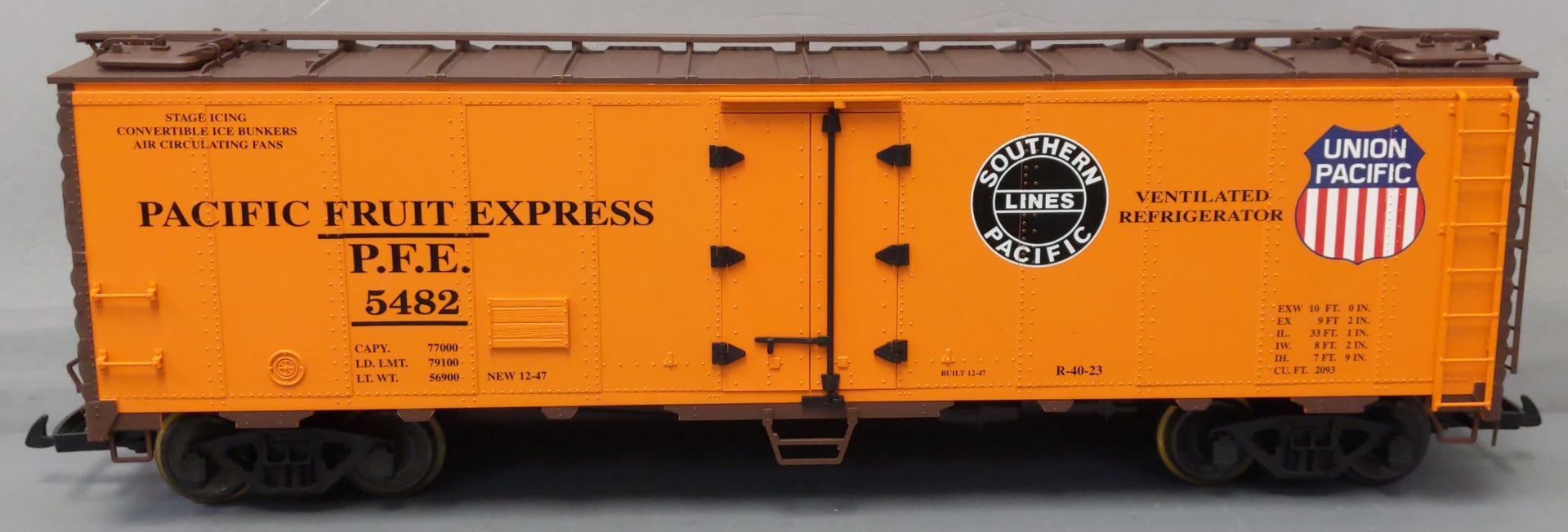 USA Trains 16506 SP/UP - Pacific Fruit Express 40' Reefer Car #2 - Metal Wheels