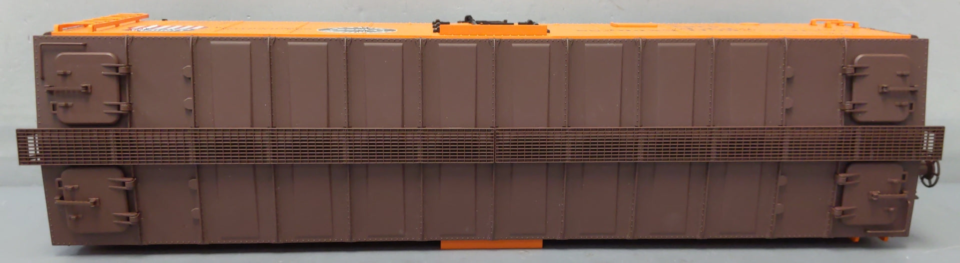 USA Trains 16506 SP/UP - Pacific Fruit Express 40' Reefer Car #2 - Metal Wheels