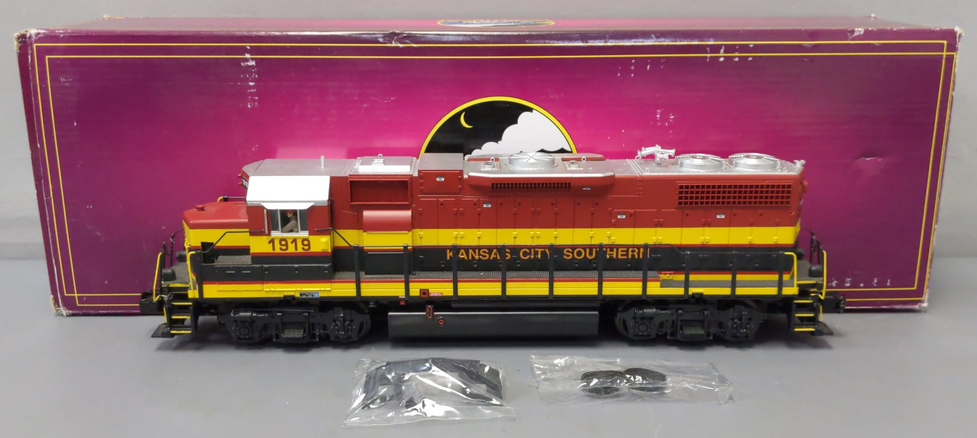 MTH 20-20487-1 O Gauge Kansas City Southern GP38-2 Diesel Engine #1919 with PS3 EX/Box