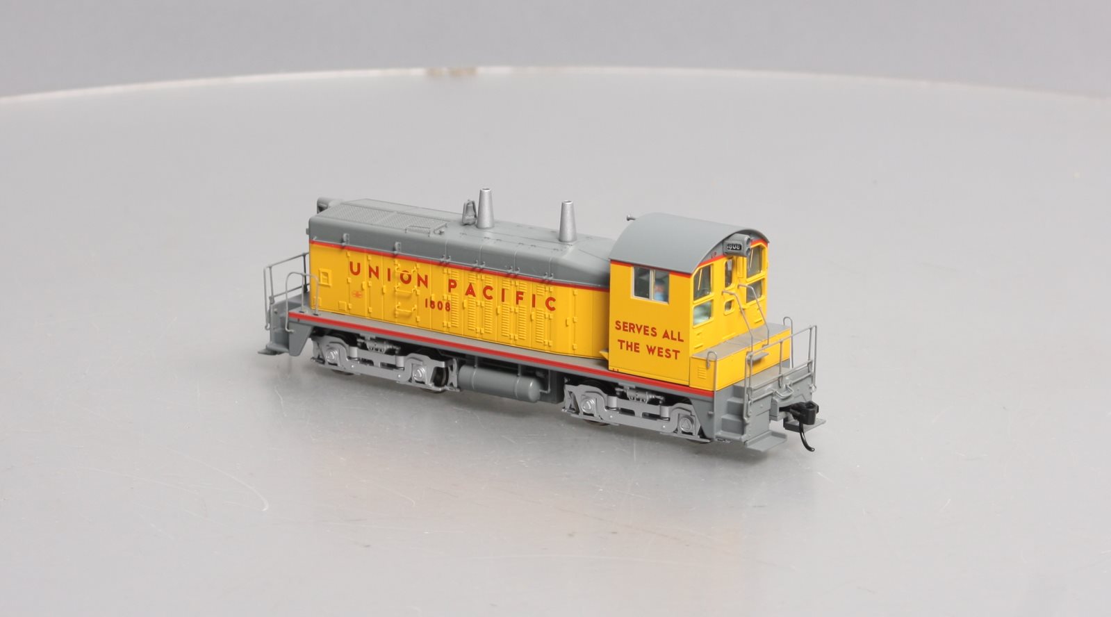 Walthers 910-10662 HO Union Pacific EMD SW7 Diesel Locomotive Standard DC #1808